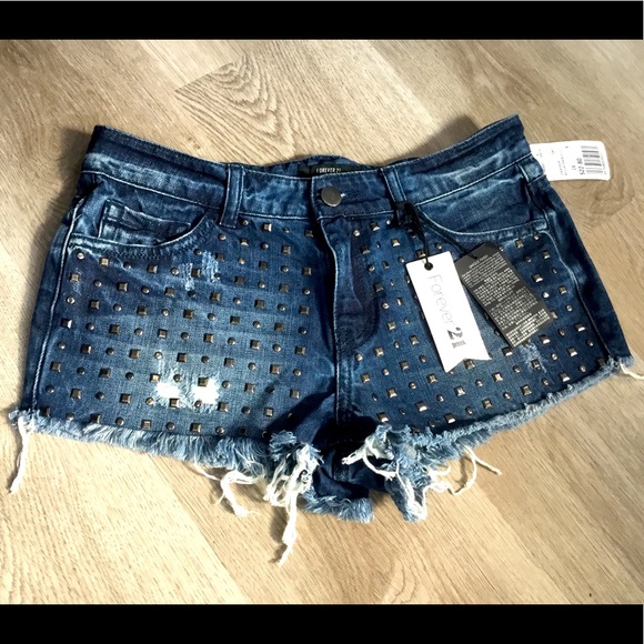 Forever 21 Pants - SALE 🚨👍🏻 🆕 Forever 21 Studded Summer Denim Short Size 24